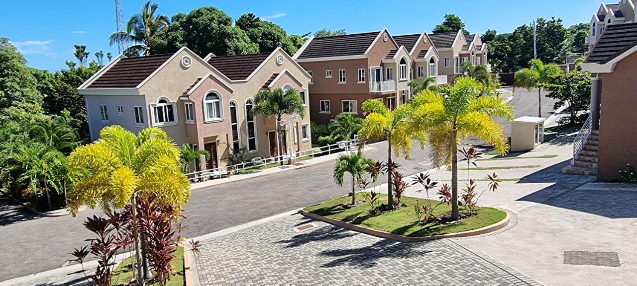 Komfort Getaway Villa At Countrymist Ocho Rios Exterior photo