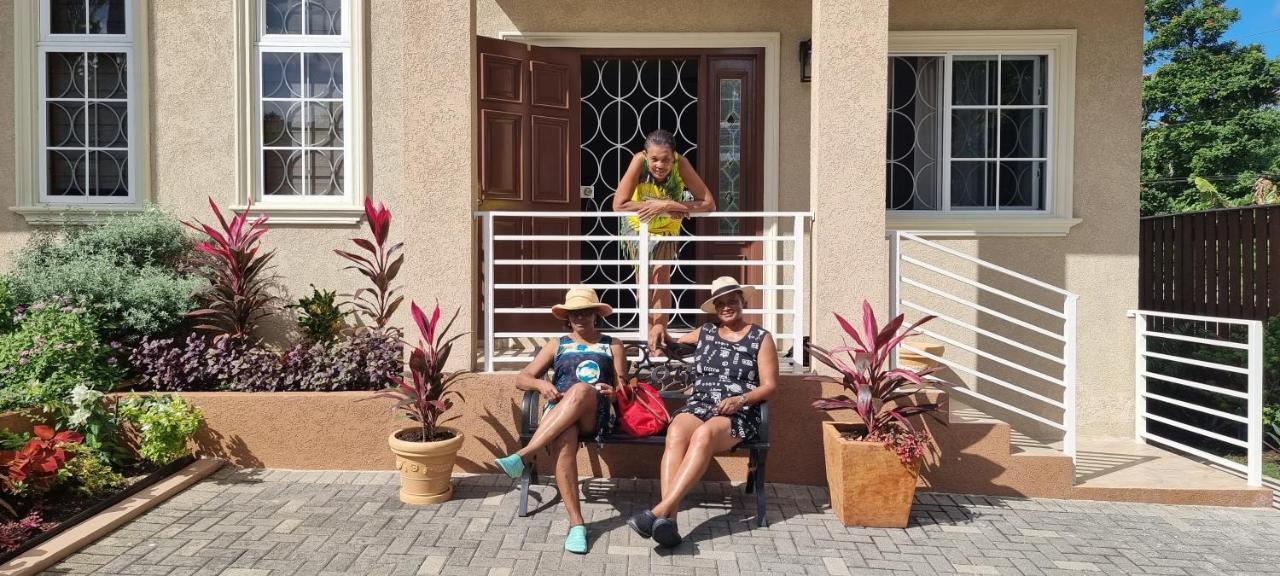 Komfort Getaway Villa At Countrymist Ocho Rios Exterior photo